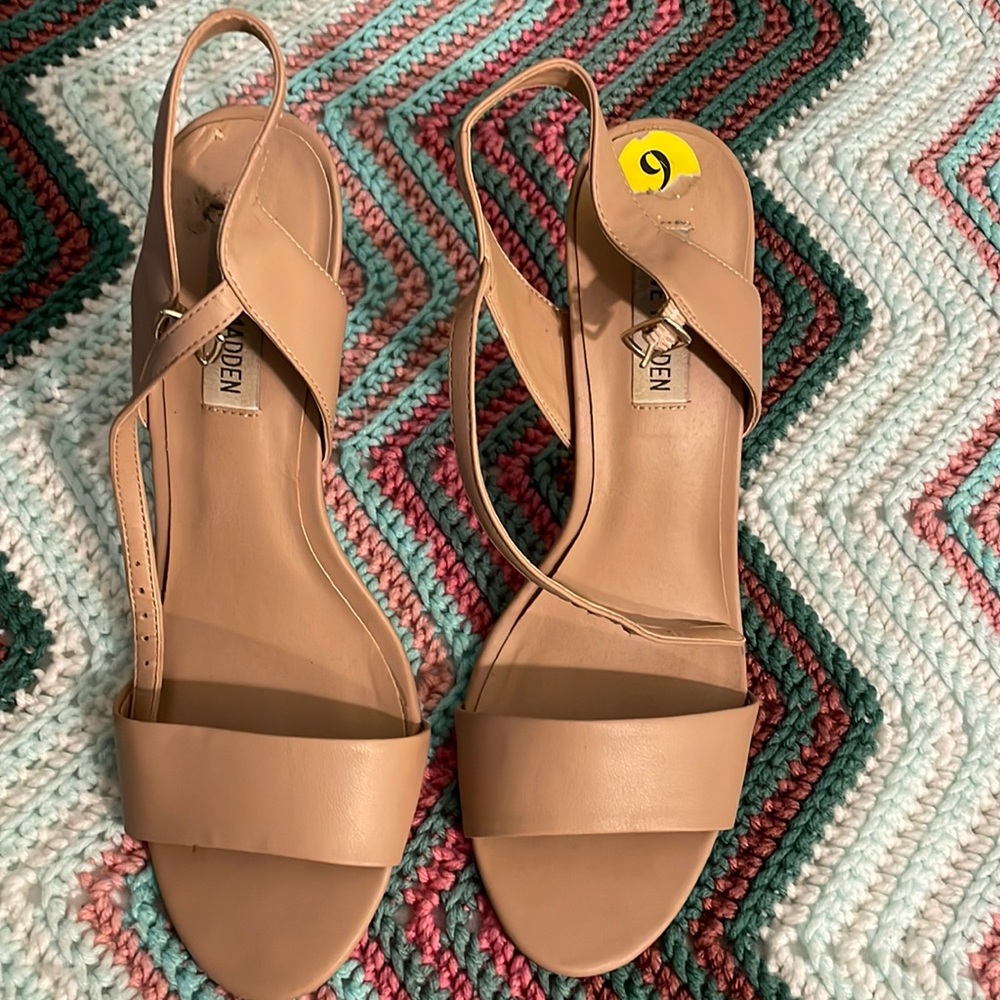 Steve Madden matte tan heel